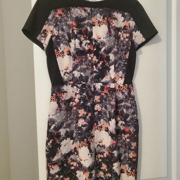 Dress - Picture 4 of 4